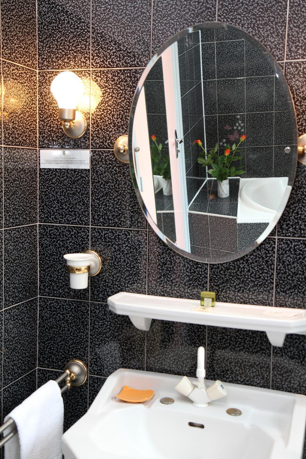 Logis Hotel Le Prieure บูร์ก-แซ็ง-ต็องเดอ็อล ภายนอก รูปภาพ