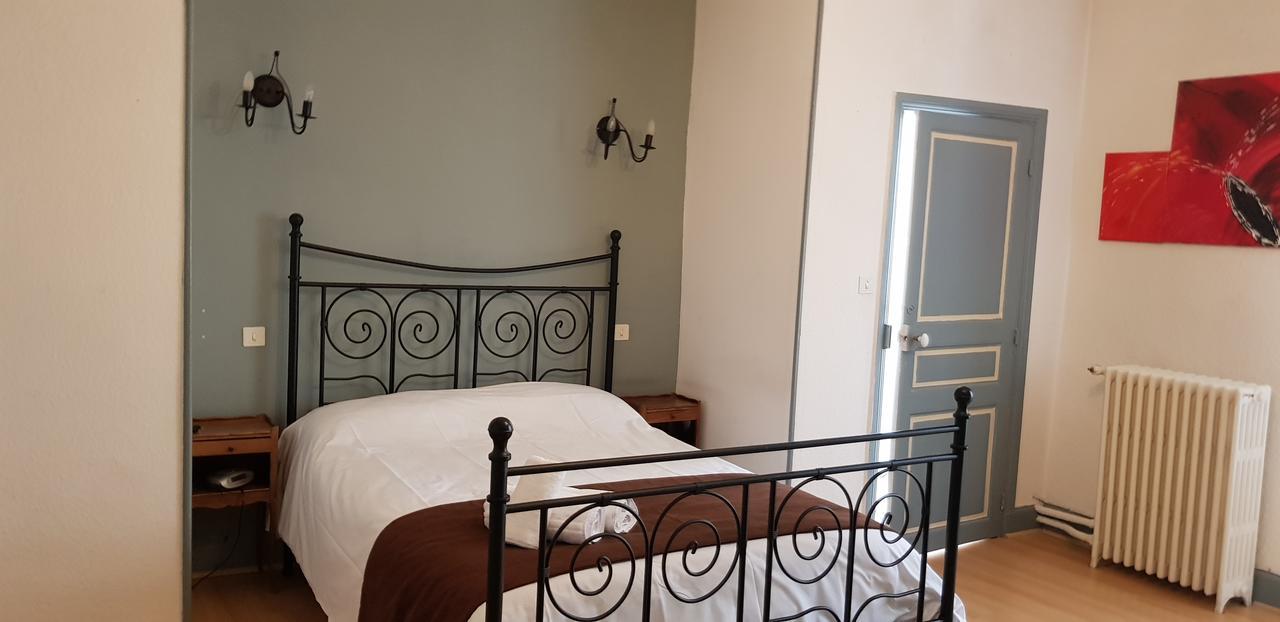 Logis Hotel Le Prieure บูร์ก-แซ็ง-ต็องเดอ็อล ภายนอก รูปภาพ