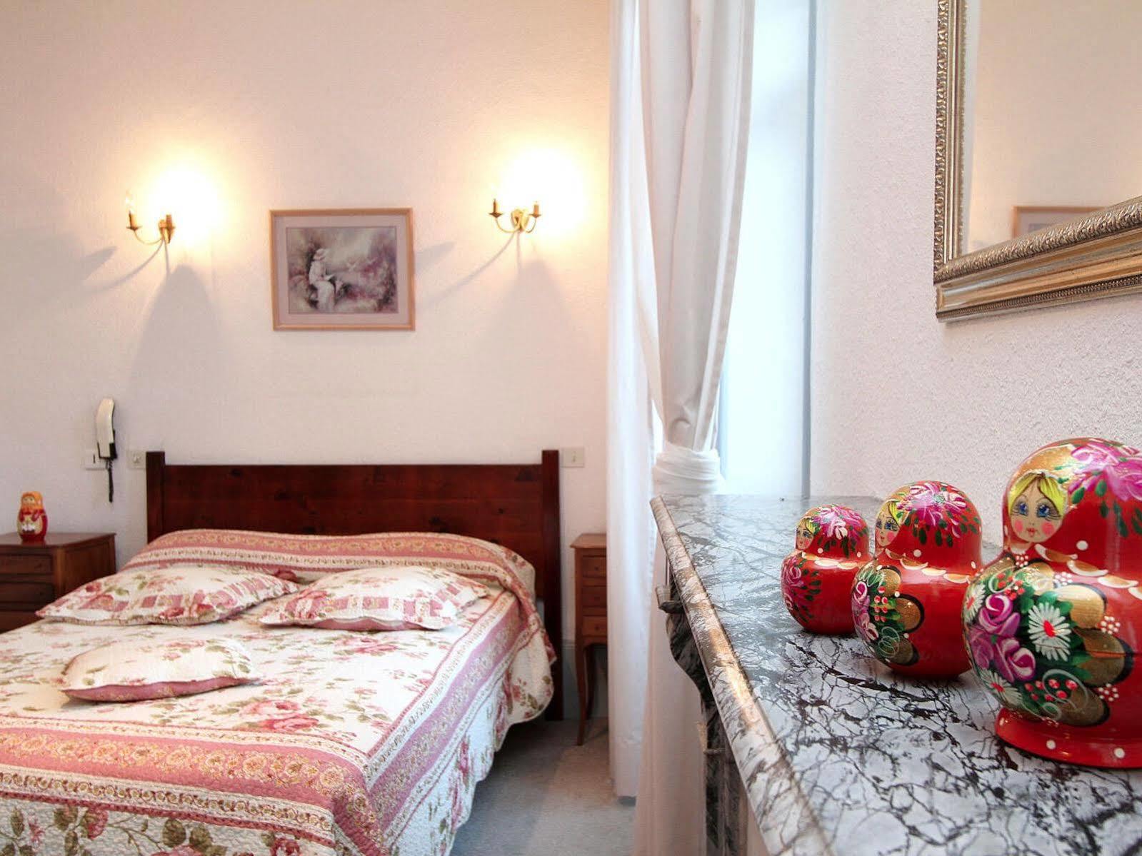 Logis Hotel Le Prieure บูร์ก-แซ็ง-ต็องเดอ็อล ภายนอก รูปภาพ