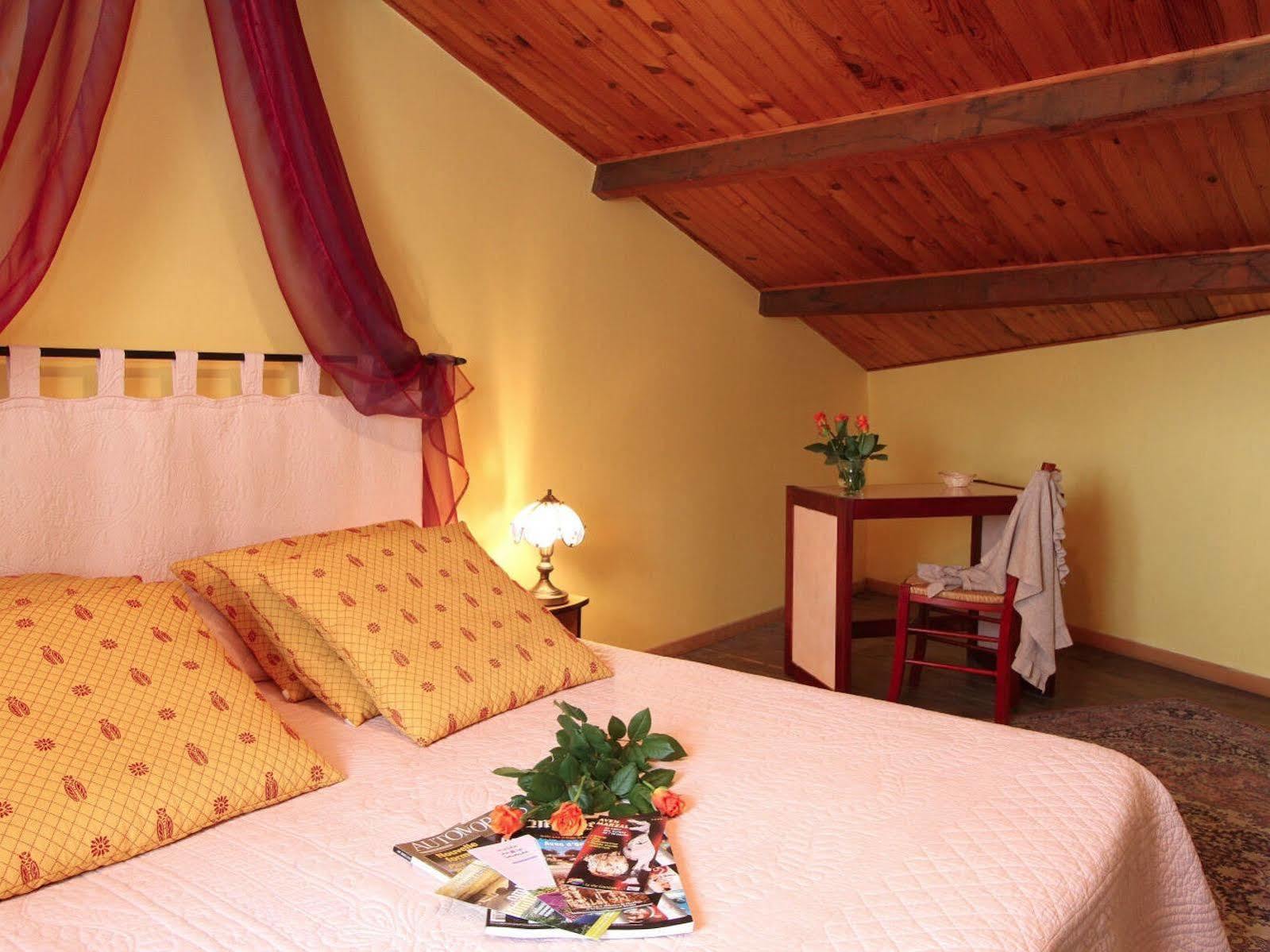 Logis Hotel Le Prieure บูร์ก-แซ็ง-ต็องเดอ็อล ภายนอก รูปภาพ