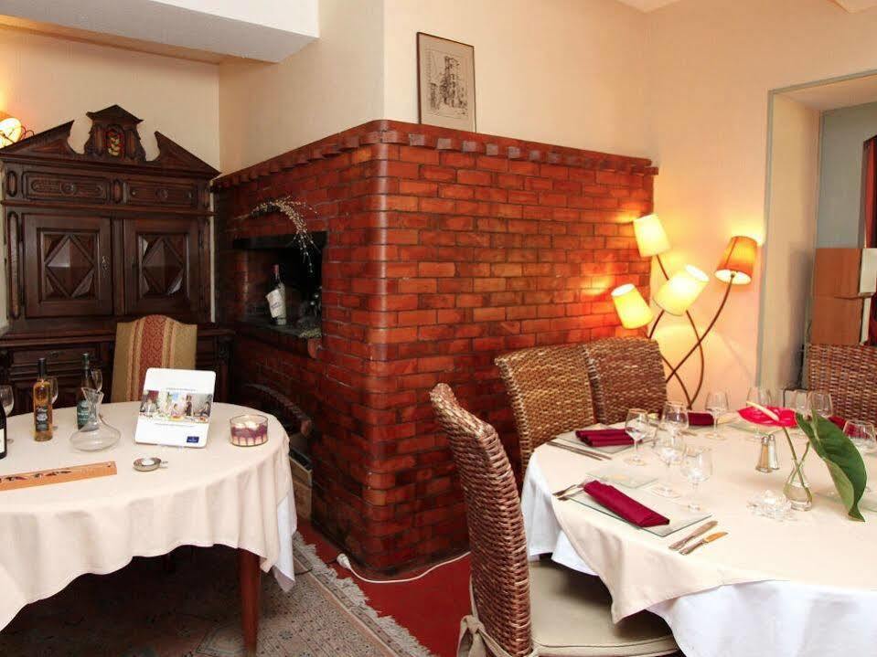 Logis Hotel Le Prieure บูร์ก-แซ็ง-ต็องเดอ็อล ภายนอก รูปภาพ