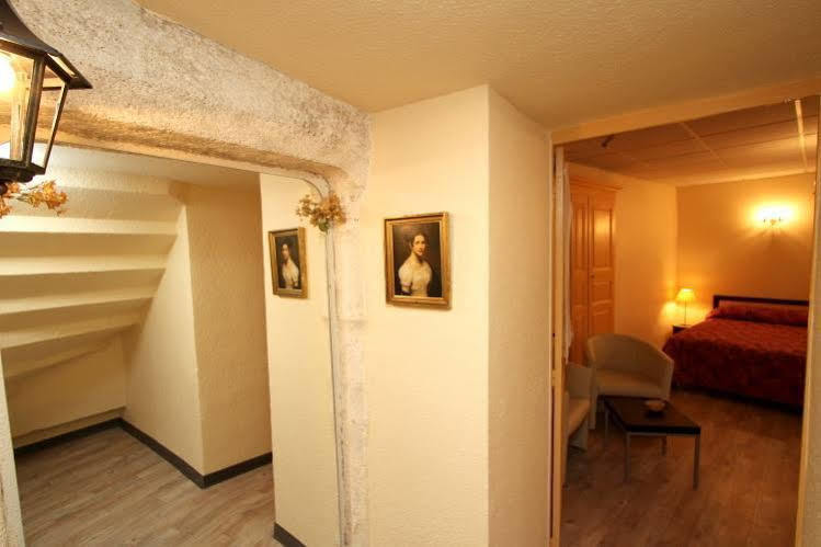 Logis Hotel Le Prieure บูร์ก-แซ็ง-ต็องเดอ็อล ภายนอก รูปภาพ