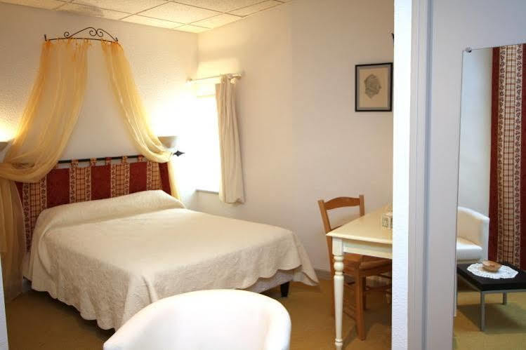 Logis Hotel Le Prieure บูร์ก-แซ็ง-ต็องเดอ็อล ภายนอก รูปภาพ