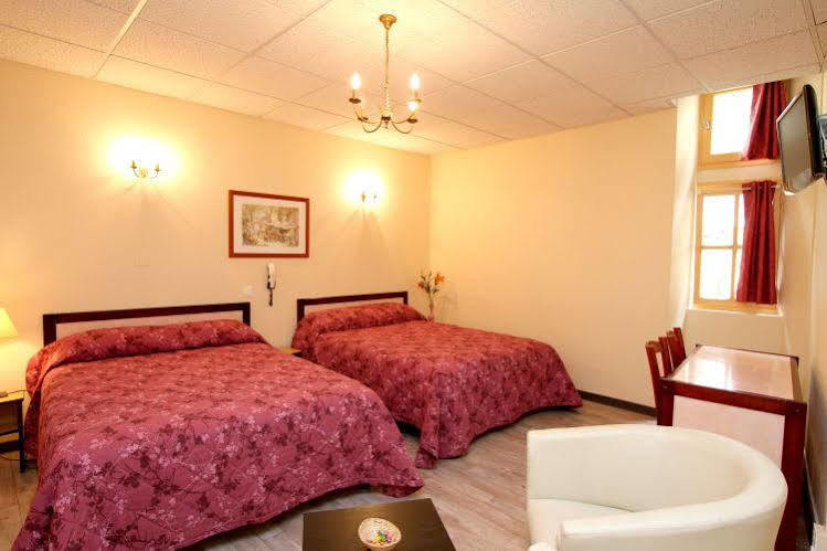 Logis Hotel Le Prieure บูร์ก-แซ็ง-ต็องเดอ็อล ภายนอก รูปภาพ